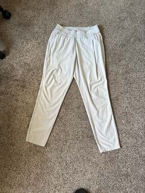 Athleta Interlude Ankle Pants Womens Size 6 Light Gray Lounge Performance